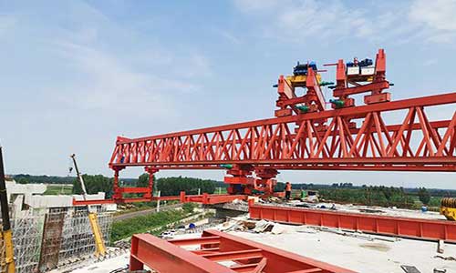 不同吨位的架桥机能够**地操作和搬运多重的梁？